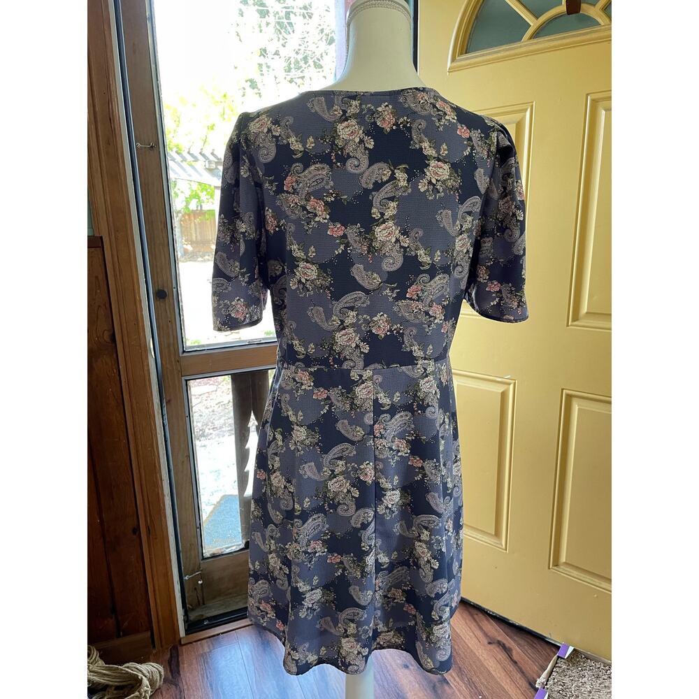 Studio B by Babeau Short Flutter Sleeve Womens Gray Dress with Pink Flowers - Picture 2 of 4
